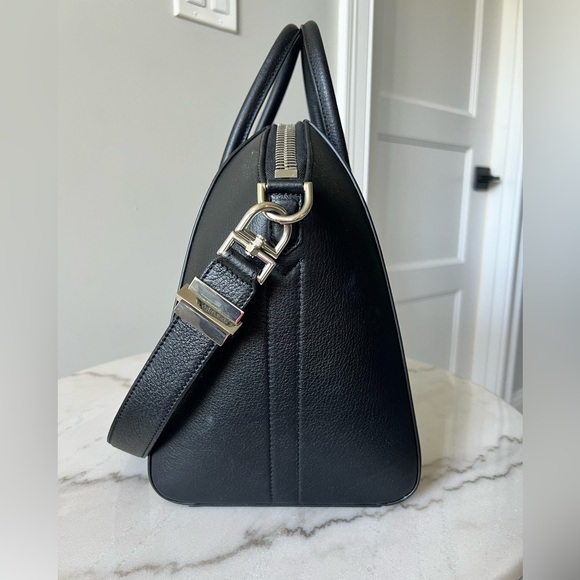 Givenchy Antigona medium textured-leather tote - Picture 12 of 13